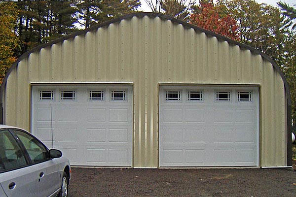 P-model garage with painted endwalls