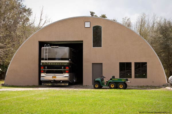 Q-model garage for camper and large vehicles