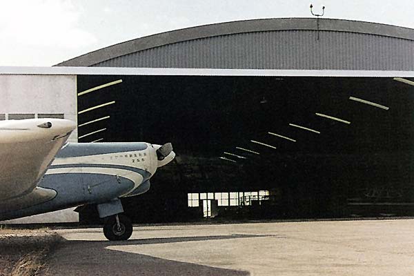 Steel hangars for airplanes
